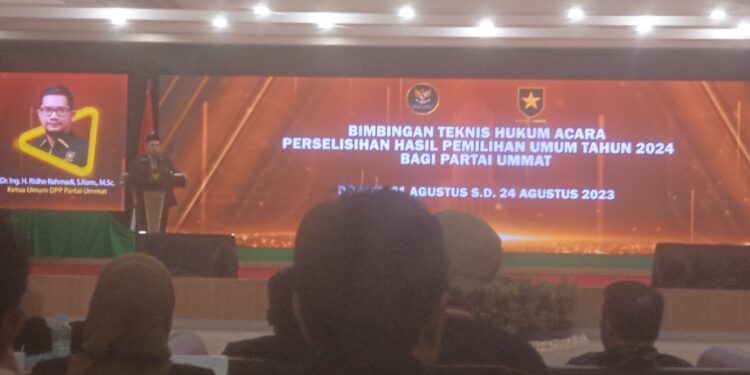 Ketua MK dan Ketua Umum Partai Ummat Buka Bimtek Hukum Acara Perselisihan Hasil Pemilu 2024 Bagi Kader Partai Ummat