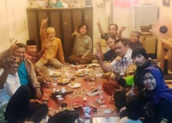 Bacaleg Partai Ummat Waryono Konsolidasi Pemenangan Bersama Tokoh Masyarakat di Dapil 6 Jaktim, Sekda Partai Ummat Jakarta Timur De Fas : Bersama Partai Ummat Kita Bentuk Keshalehan Sosial dengan Kebijakan Publik dan Ekonomi Politik Sejahtera Rahmatan Lil Alamin ditengah Serbuan Masalah Sosial