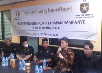 Safrudin Ketua DPD Partai Ummat Jakarta Pusat beramah tamah dengan Pimpinan Bawaslu Jakarta Pusat