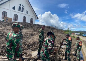 Koramil 1715-01 Oksibil dan Koramil 1715-03 Kurima Kodim 1715/Yahukimo Melaksanakan Karya Bhakti Dalam Rangka HUT Kodam XVII/Cenderawasih Ke-61