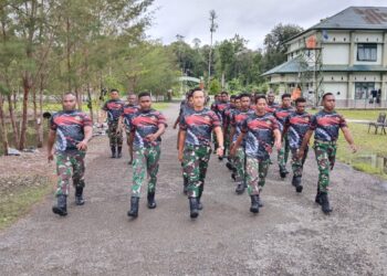 Dandim 1715/Yahukimo Bersama Anggota Lakukan Olahraga Bersama Dalam Rangka HUT Kodam XVII/Cenderawasih Ke-61