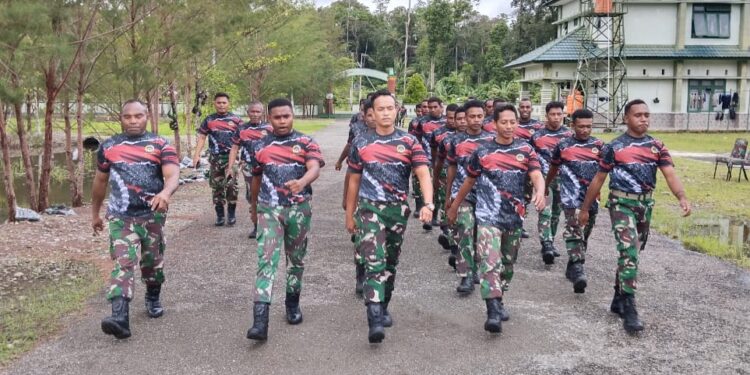 Dandim 1715/Yahukimo Bersama Anggota Lakukan Olahraga Bersama Dalam Rangka HUT Kodam XVII/Cenderawasih Ke-61