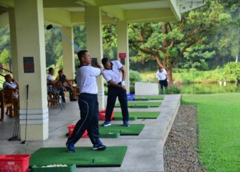 DANKORMAR OLAHRAGA GOLF BERSAMA PEJABAT UTAMA MAKO KORMAR