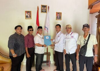 Ketua DPD PSI Kabupaten Lahat Mengambil Formulir Cabup Di Empat Partai Besar hari ini
