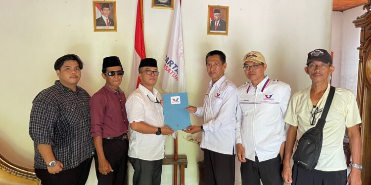 Ketua DPD PSI Kabupaten Lahat Mengambil Formulir Cabup Di Empat Partai Besar hari ini