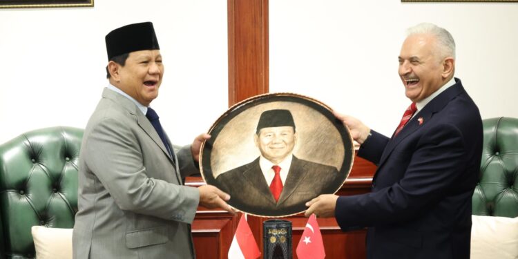 Menhan Prabowo Terima Kunjungan Mantan PM Turki di Kemhan