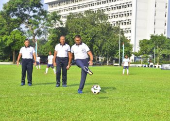 WADAN KORMAR TENDANG BOLA PERTAMA AJANG PORALWILBAR