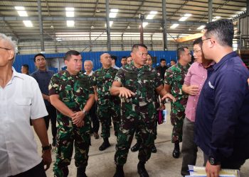 WADAN KORMAR TINJAU TANK TRANSPORTER KORPS MARINIR