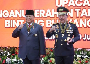 Menhan Prabowo Terima Penganugerahan Tanda Kehormatan Bintang Bhayangkara Utama di Mabes Polri