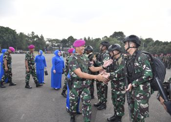 *WADAN KORMAR PIMPIN PENYAMBUTAN PERSONEL SATGAS PAMTAS RI-PNG  _MOBILE_ KORPS MARINIR GOBANG 1 TA 2023