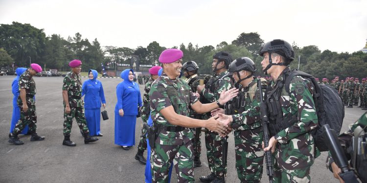 *WADAN KORMAR PIMPIN PENYAMBUTAN PERSONEL SATGAS PAMTAS RI-PNG  _MOBILE_ KORPS MARINIR GOBANG 1 TA 2023