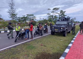 Antisipasi Gangguan Keamanan Menjelang 1 Juli 2024, Kodim 1715/Yahukimo, Polres Yahukimo dan Satgas Yonif 6 Marinir Gelar Patroli Bersama di Wilayah Kota Dekai