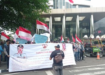 Gelar Aksi, Ratusan Masyarakat Paluta Minta KPK Tangkap Andar Amin Harahap