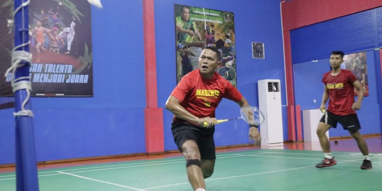 WADAN KORMAR OLAH RAGA BERSAMA PERWIRA KORPS MARINIR WILAYAH SURABAYA