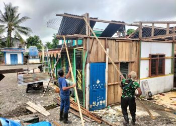 Babinsa Koramil 1710-07/Mapurujaya Membantu Rehab Bangunan Sekolah TK Al-Marifat