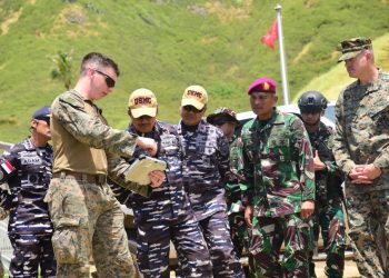 DANPASMAR 2 DAMPINGI PANGKOARMADA II KUNJUNGI PRAJURIT KORPS MARINIR TNI AL DI MCBH