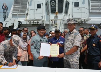 Bakamla RI Jemput 16 Nelayan Indonesia Yang Ditangkap Malaysia