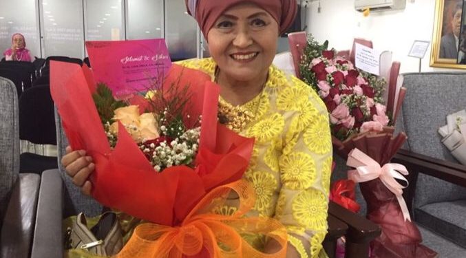 Dr Ligia Emila SS M.Hum Sukses Raih Gelar Doktor dengan Hasil Cum Laude