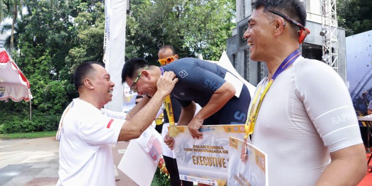 Flag Off Zebra Bhayangkara Presisi Sudirman Loop 2024, Rivan A. Purwantono Ungkap Jakarta Tempat yang Baik untuk Olahraga Sepeda