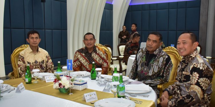 DANKORMAR DAMPINGI KASAL JAMUAN MAKAN MALAM DENGAN PANGLIMA TENTARA LAUT DIRAJA MALAYSIA