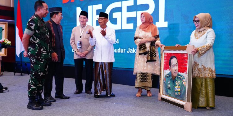 Panglima TNI Hadiri Pembukaan Pameran Lukisan “Bagimu Negeri”