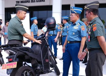 Kasum TNI Pimpin Acara Penyerahan Kendaraan Dinas UO Mabes TNI dan Alat Kesehatan Di Mabes TNI