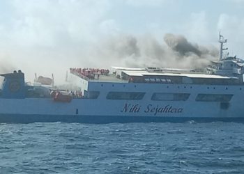 Bakamla RI Evakuasi KM Niki Sejahtera Yang Terbakar di Perairan Banjarmasin