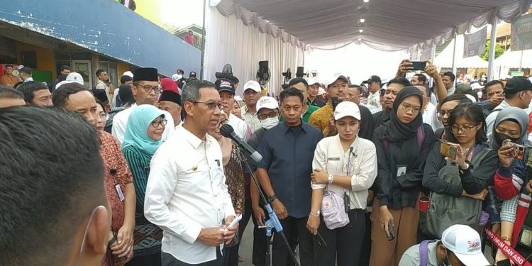 PJ Gubernur Hadiri Kegiatan PD Pasar Jaya Gelar Bazar Murah