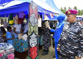 BERSAMA KASAL, DANKORMAR IKUTI KARYA BAKTI TNI AL DI BUMI CENDRAWASIH