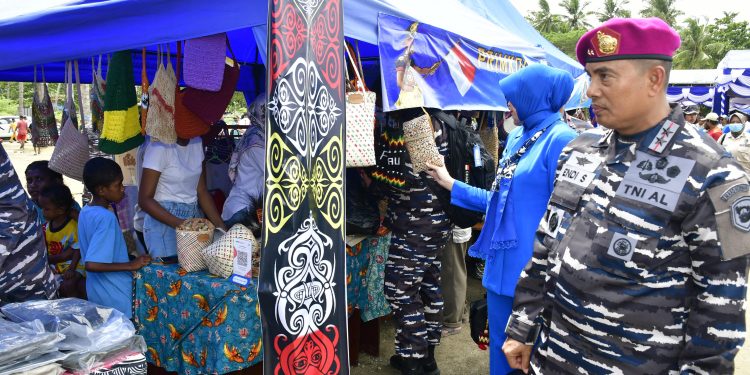 BERSAMA KASAL, DANKORMAR IKUTI KARYA BAKTI TNI AL DI BUMI CENDRAWASIH