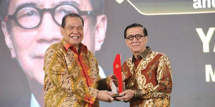 Menkumham Yasonna H. Laoly Raih Penghargaan Bergengsi CNN Indonesia Awards 2024: Dedikasi Luar Biasa untuk Penegakan Hukum dan Anti Korupsi