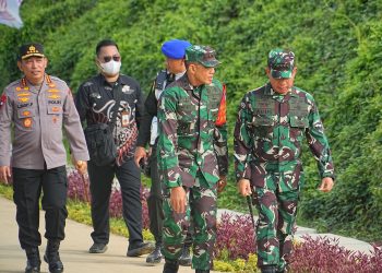 Panglima TNI Dampingi Presiden RI Tinjau Embung MBH dan Sumbu Kebangsaan di IKN