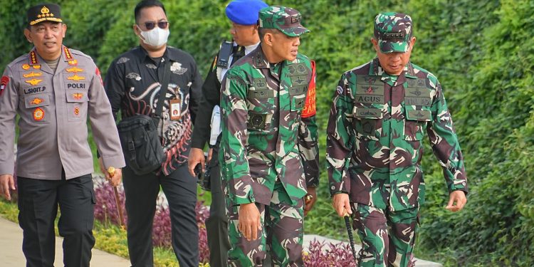 Panglima TNI Dampingi Presiden RI Tinjau Embung MBH dan Sumbu Kebangsaan di IKN
