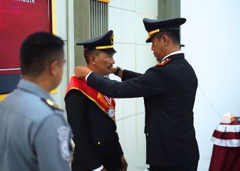Wisuda Purnabakti Pengayoman ke-79, Kepala Rutan Cipinang Berikan Penghargaan Atas Pengabdian Pegawai Purnabakti
