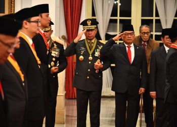 Panglima TNI Hadiri Upacara Penganugerahan Tanda Kehormatan RI di Istana Negara