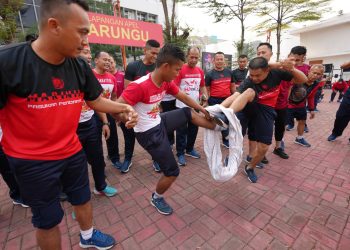 Prajurit Dan PNS Mako Kormar Meriahkan Hari Kemerdekaan Republik Indonesia Ke-79