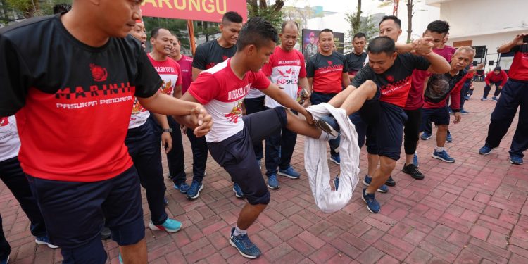 Prajurit Dan PNS Mako Kormar Meriahkan Hari Kemerdekaan Republik Indonesia Ke-79