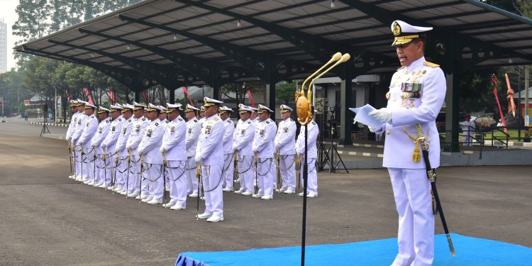 IR KORMAR PIMPIN UPACARA PERINGATAN HUT KE-79 RI DISARANG PETARUNG MARINIR CILANDAK