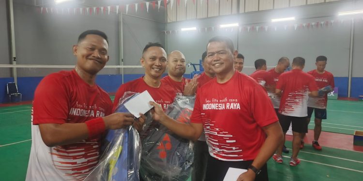 PERINGATI HUT RI, KLUB MBC ADAKAN LOMBA BADMINTON