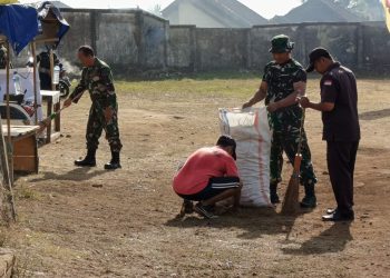 Komandan Kodim 1615/Lotim Tinjau Kesiapan Upacara Penutupan TMMD Ke-121 di Lapangan Gotong Royong Masbagik