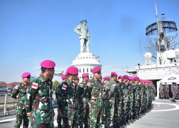 PRAJURIT KORPS MARINIR TNI AL YANG TERLIBAT SATGAS RIMPAC 2024 IKUTI PENYAMBUTAN DAN PENERIMAAN OLEH PANGKOARMADA II