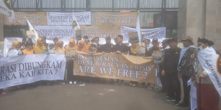 Protes Massa Partai Ummat Tolak Revisi UU Pilkada: Tuduhan Pembegalan Putusan MK oleh DPR