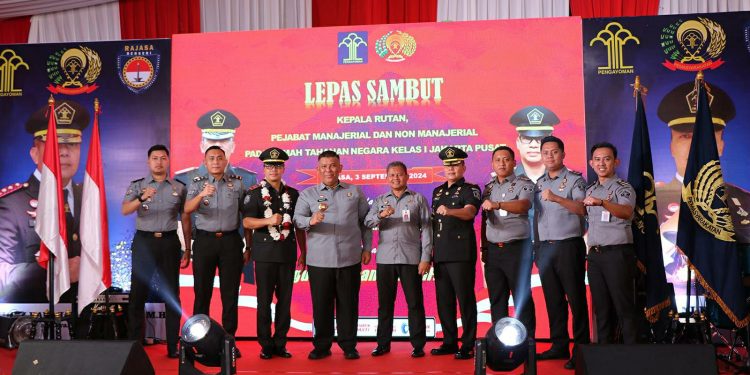 Ka Rutan Kelas I Jakarta Pusat Resmi Diserahkan Dari Fauzi Harahap Kepada Agung Nurbani