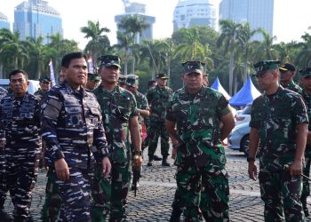 DANKORMAR DAMPINGI KASAL CEK KESIAPAN PAMERAN ALUTSISTA TNI AL