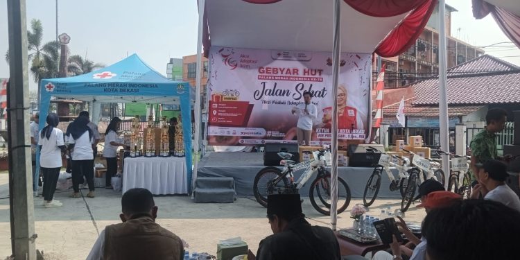 PMI Kota Bekasi Gelar Jalan Sehat ” Aksi Peduli Adaptasi Iklim “