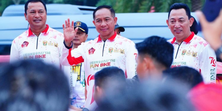 Ribuan Masyarakat Antusias Ikuti Panglima TNI Run 2024 di Monas