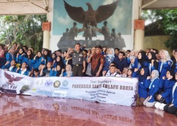 Ratusan Guru Sejarah, Dosen, dan Mahasiswa DKI Jakarta melakukan Study Tour ke Monumen Pancasila Sakti Lubang Buaya Pondok Gede