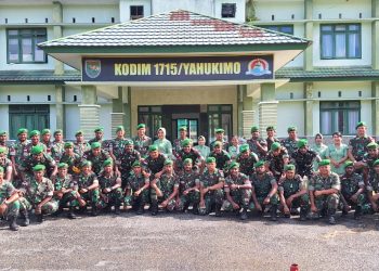 Dandim 1715/Yahukimo Selenggarakan Upacara Kenaikan Pangkat Anggota Kodim 1715/Yahukimo