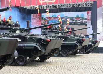 ALUTSISTA KORPS MARINIR IKUTI GLADI BERSIH PERTAMA HUT KE 79 TNI DI MONAS