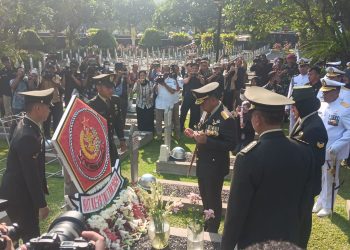 Panglima TNI Jenderal Agus Subianto Lakukan Ziarah dan Tabur Bunga di TMPU Kalibata Dalam Rangka HUT Ke-79 TNI Tahun 2024